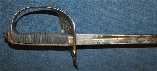 A Victorian 1895 pattern infantry officers sword, overall 40in.